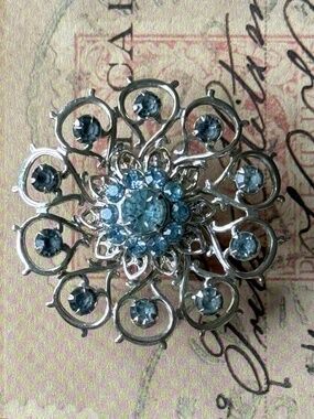 VINTAGE Round Floral Blue Rhinestone Brooch Estate Feminine Petite